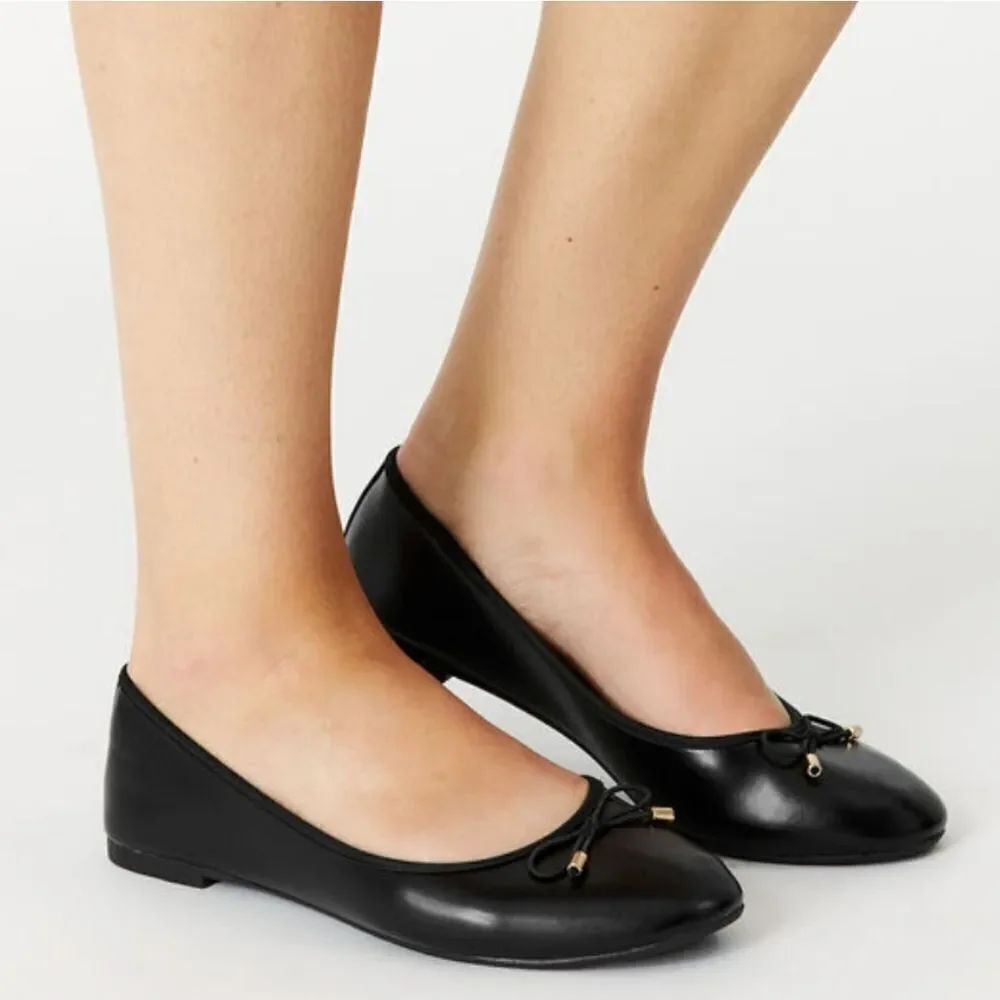 CIRCUS BY SAM EDELMAN ROUND TOE BOWNOT WOMEN'S SLIP-ON FLAT